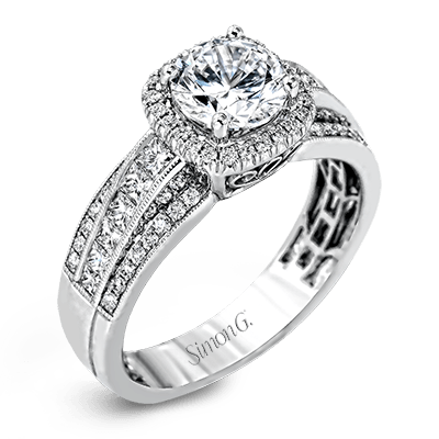 Engagement Ring in 18k Gold with Diamonds