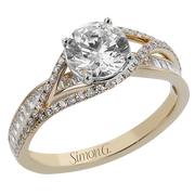 Engagement Ring in 18k Gold with Diamonds