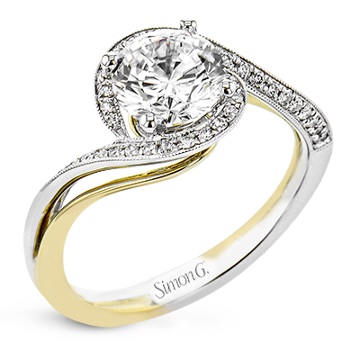 Engagement Ring in 18k Gold with Diamonds