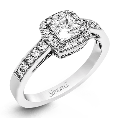 Engagement Ring in 18k Gold with Diamonds